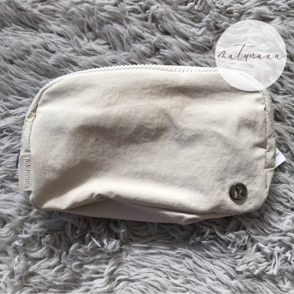 Lululemon Everywhere Belt Bag in White Opal - Picture 1 of 2